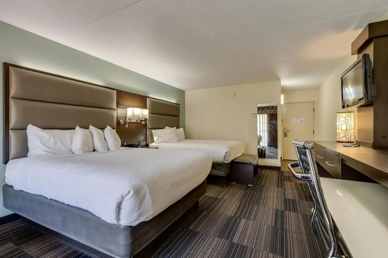 Club Hotel Nashville Inn & Suites