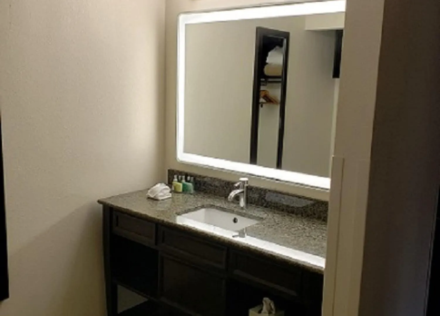 Club Hotel Nashville Inn & Suites