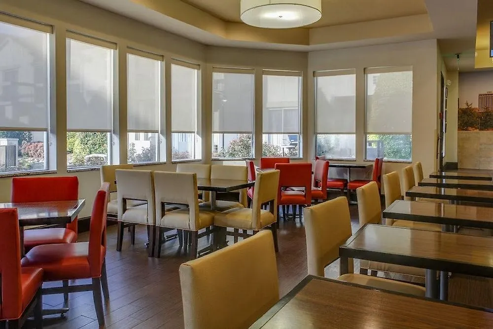 Club Hotel Nashville Inn & Suites