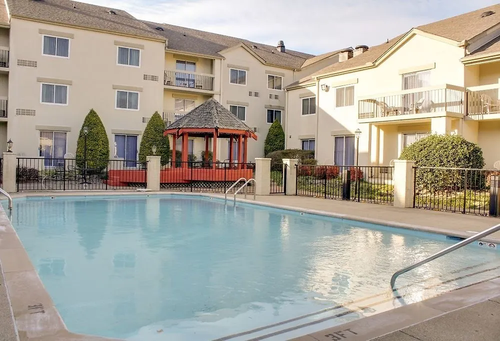 Club Hotel Nashville Inn & Suites