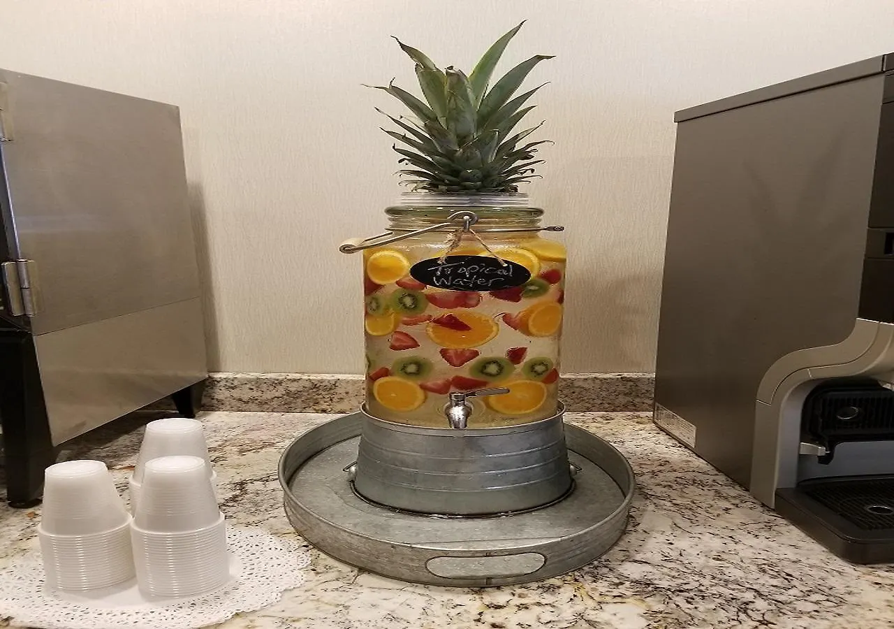 Club Hotel Nashville Inn & Suites